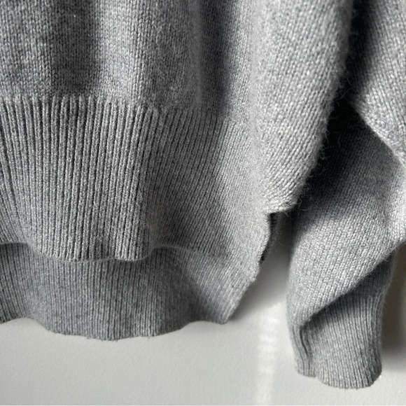 Cashmere and wool blend grey sweater with cable knit braid in  the‎ back small - Picture 4 of 8